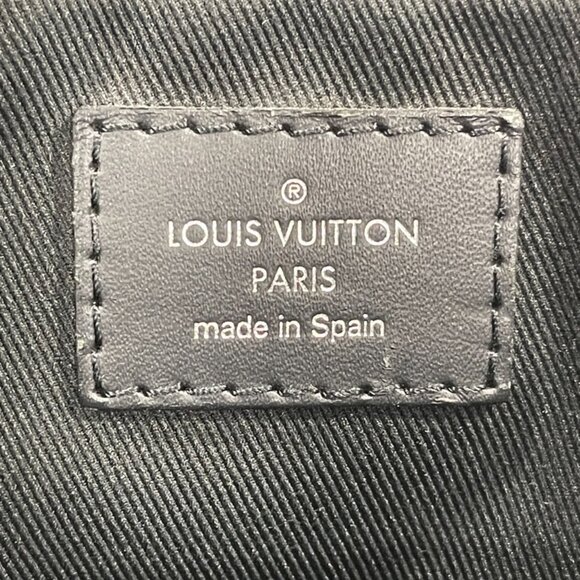 Louis Vuitton District PM Damier Graphite Messenger Bag (144716) - Picture 11 of 16